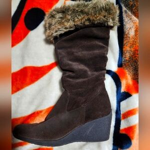 Brown wedge boots with fur